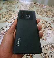 Infinix Note 40 Pro 256 Go, 8 Go RAM, &eacute;clairage RGB, chargeur sans fil et 70W