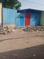 Maison F2 à vendre à PK 12 avec grande façade et commodités