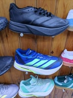 Chaussures Adidas Adizero neuves, taille 41-44, fabriqu&eacute;es au Vietnam
