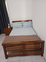 Lit double avec matelas m&eacute;dical &agrave; vendre - livraison gratuite