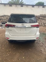 Toyota Fortuner 2019, boîte manuelle, faible kilométrage