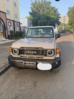 Toyota Land Cruiser Lc70 2010, gris ciment, manuel, excellent état