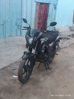 Moto Honda SP 125 noire, 2 mois d'utilisation, état impeccable