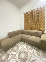 Canapé en tissu gris en bon état - forme L