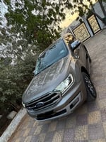 Ford Everest 2022 diesel 7 places boîte automatique en bon état