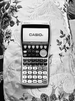 Calculatrice graphique en bon état, peu utilisée