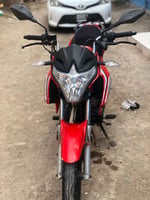 Moto Loncin 150 cc en excellent état avec assurance incluse