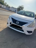 Nissan Sunny 2018 essence automatique climatisation fonctionnelle