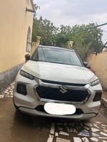 Suzuki Grand Vitara 2023 essence, état neuf, climatisation