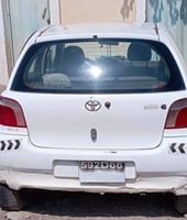 Toyota Yaris 2000 essence manuelle à réparer, pièces d'origine