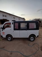 Scooter Bajaj économique en bon état général