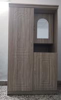 Armoire avec miroir en bon état