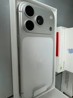 iPhone 17 Pro Max 256 Go Deep Blue performant et débloqué