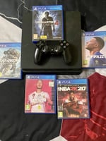 PlayStation 4 avec 5 jeux et manette, comme neuf