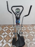 Vélo elliptique combiné avec selle et haltères en bon état