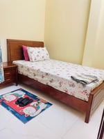 Chambre lit simple avec toilettes communes