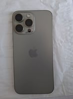 iPhone 15 Pro Max, modèle récent en excellent état