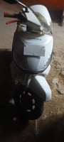 Moto Mahindra Gusto D84 en bon état