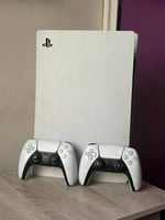 PS5 édition standard avec 2 manettes et jeu en bon état