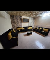 Salon marocain complet en très bon état avec table basse