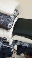 Lot de 3 matelas avec coussins, rideaux et tapis, quasi neuf