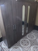 Armoire neuve 6 portes en très bon état