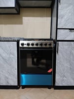 Cuisinière récente en bon état, peu utilisée