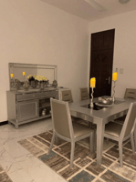 Ensemble table à manger argentée 6 chaises avec buffet assorti
