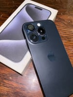 iPhone 15 Pro 128 Go en très bon état