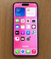 iPhone 15 Rose, très bon état, batterie 88%