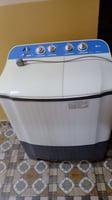 Machine à laver LG légère et efficace peu utilisée