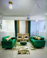 Salon neuf en velours vert émeraude et beige