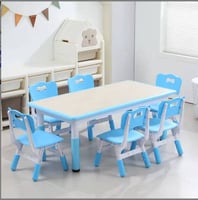 Tables, chaises et bureaux pour enfants pour la rentrée