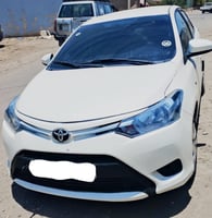 Toyota Yaris essence boîte automatique blanc en bon état