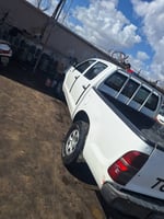 Toyota Hilux 2015 diesel blanc, transmission manuelle, bon état