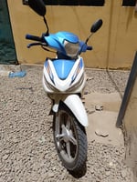 Moto Jincheng 110 robuste et fiable en bon état
