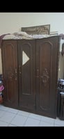 Armoire 3 portes d'occasion en bon état