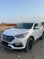 4 Voitures en excellent état à vendre : TOYOTA PRADO - TOYOTA HILUX 2020 AUTOMATIQUE &. Hyundai SANTA FE 2016 & SUZUKI SWIFT 2019
