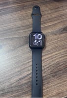 Apple Watch SE 2023 GPS 44 mm boîtier aluminium minuit