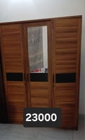 Armoire 3 portes avec miroir, état impeccable