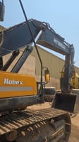 Location d'engins de chantier : chargeur, excavatrice, niveleuse