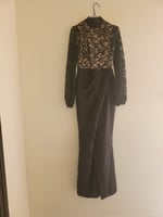 Robes élégantes comme neuves, portées une seule fois