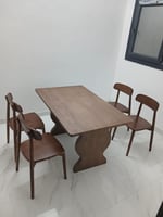 Table à manger avec 4 chaises neuves en excellent état