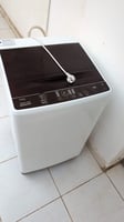 Lave-linge fonctionnel avec légère fuite d'eau