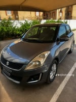 4 Voitures en excellent état à vendre TOYOTA FORTUNER VXR 2020 AUTOMATIQUE & HYUNDAI TUCSON & TOYOTA SWIFT AUTOMATIQUE & Hyundai SANTA FE 2016