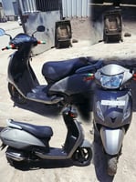 Scooter TVS en bon état visible