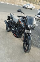 Moto Bajaj Pulsar 150cc, en excellent état, économique