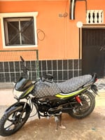 Moto Hero 100 en bon état avec phare arrière cassé