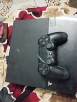 Console PS4 avec jeux FIFA et Watch Dogs en bon état