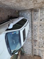 Toyota Prado V8 blanc, robuste et confortable à Djibouti